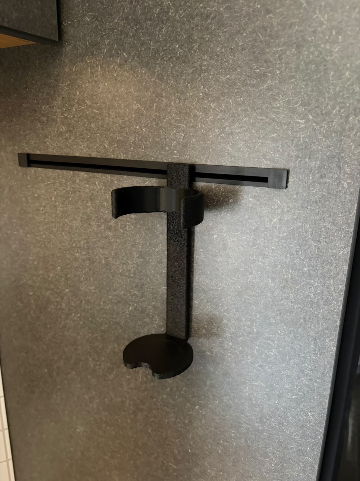 Hymer MLT Halterung für Fanttik Staubsauger Schienensystem in Schwarz